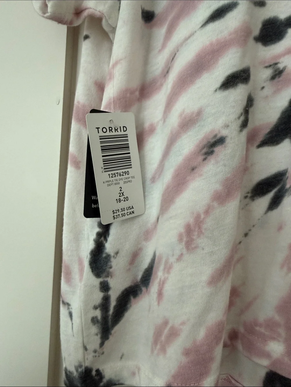 Torrid. NWT. Size 2X  Pink & Black Tie-Dye Short Sleeve Tee. cropped